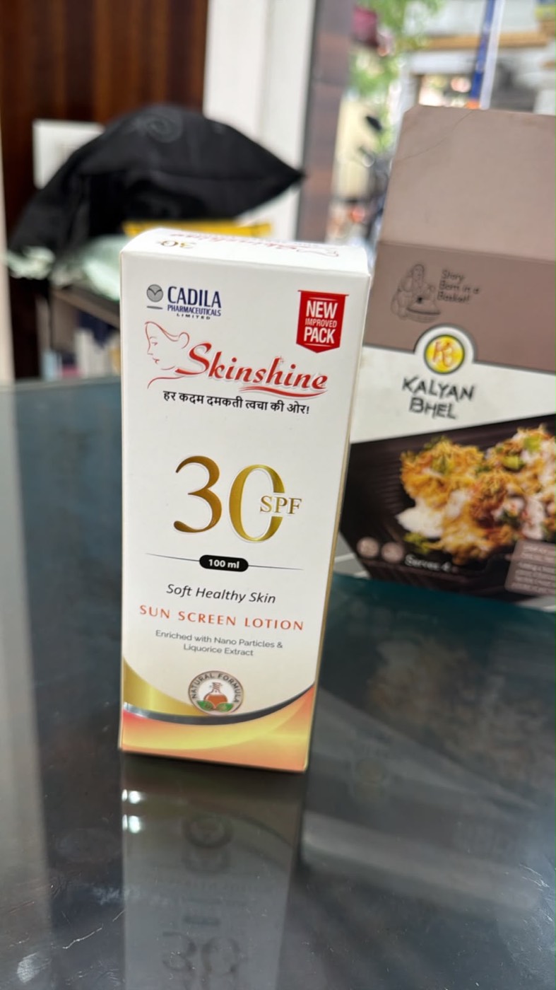 Printed carton for an SPF 30 sunscreen lotion.